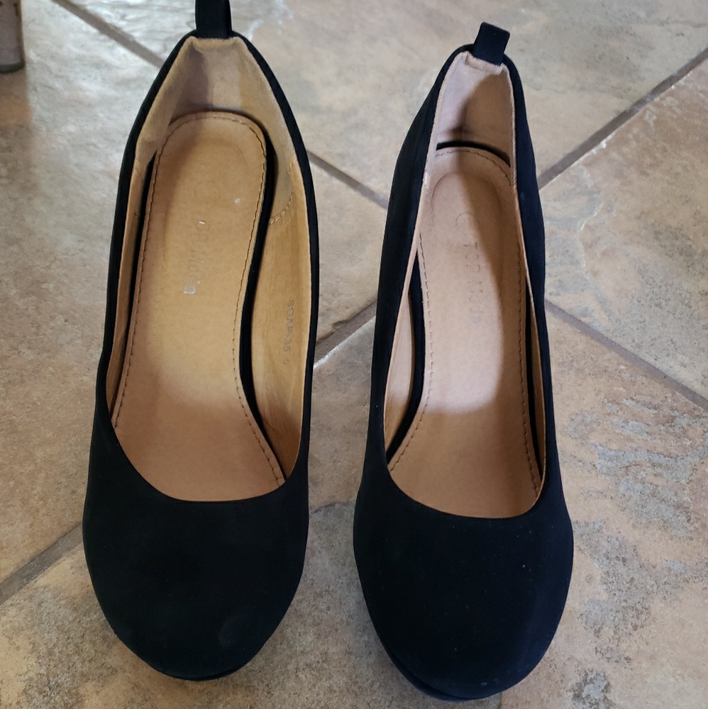 Women's size 35.5 or size 6 Wedge/Heel